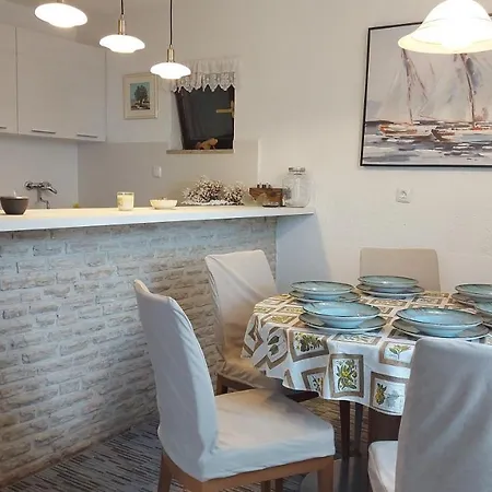 Bella Vista Apartment *